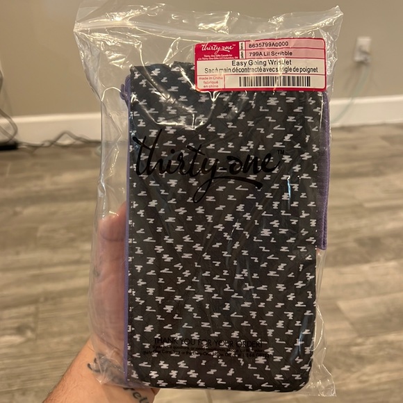 Thirty-One Easy Going Wristlet - Lil Scribble - Picture 1 of 5